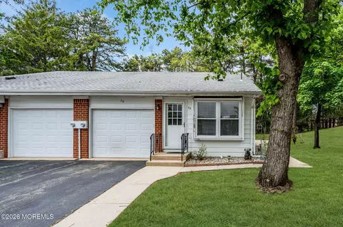 9 B Moccasin Dr, Whiting, NJ 08759