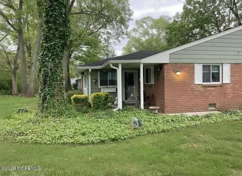 4 C Robin St, Manchester, NJ 08759