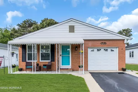 9 Calalou Ct, Toms River, NJ 08757