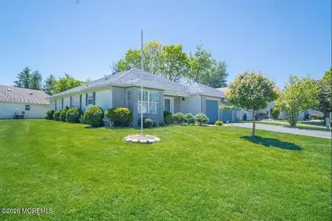 19 Mayapple Dr, Brick, NJ 08724