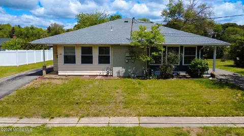 2240 Yorktowne Blvd, Toms River, NJ 08753