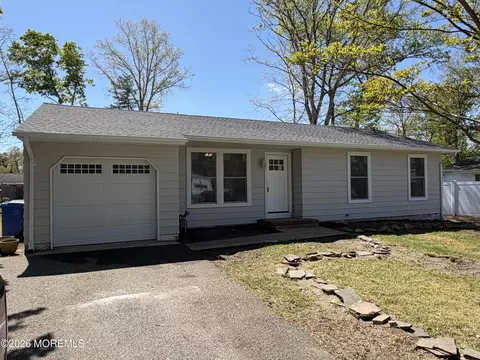 43 Lighthouse Dr, Manahawkin, NJ 08050