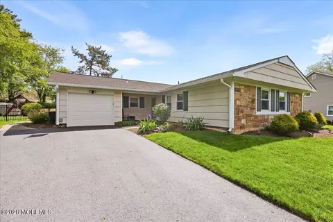 12 Clinton Dr, Manalapan, NJ 07726