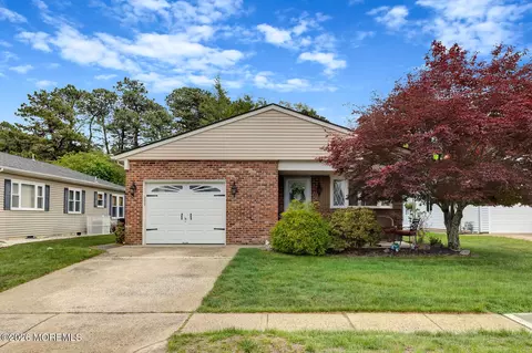 195 Cabrillo Blvd, Toms River, NJ 08757