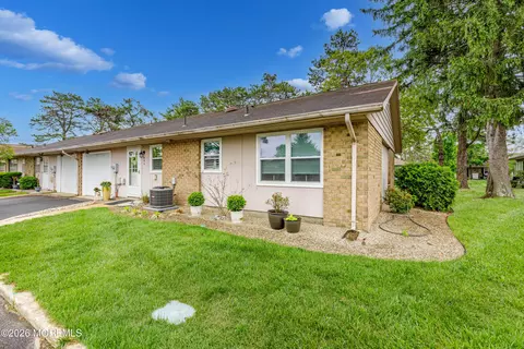 46 Buckingham Dr # A, Manchester, NJ 08759