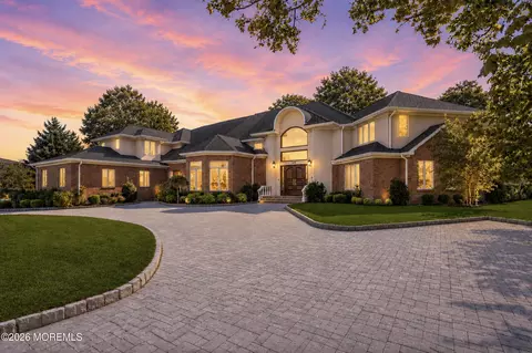 284 Park Ave, Oakhurst, NJ 07755