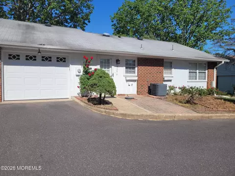 929 Thornhill Ct # A, Lakewood, NJ 08701