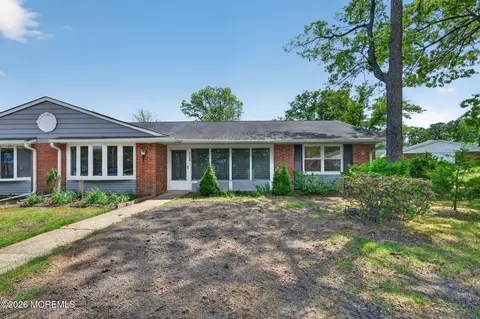 452 Portsmouth Dr #B, Lakewood, NJ 08701