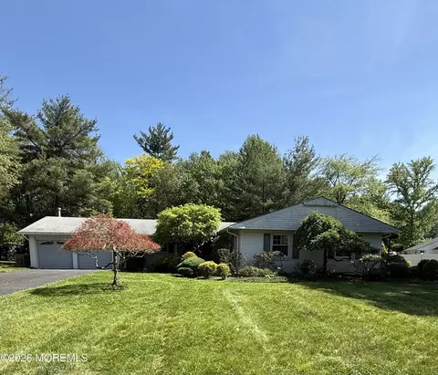 4 Knox Ln, Manalapan, NJ 07726