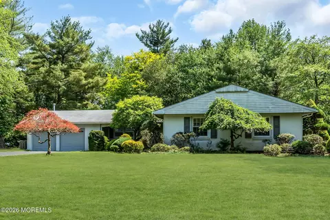 4 Knox Ln, Manalapan, NJ 07726