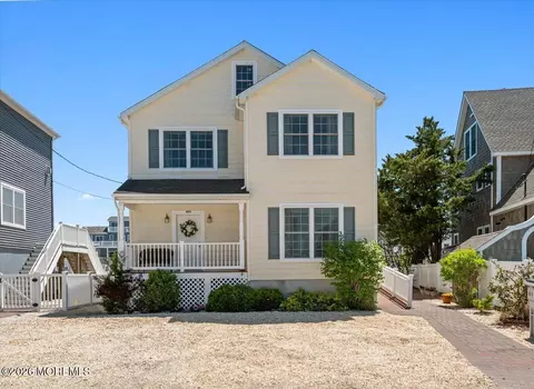 425 8th Ave, Seaside Heights, NJ 08751