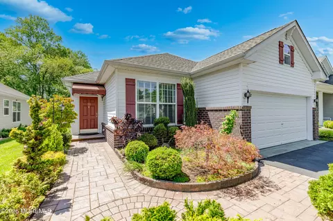 53 Kingston Dr, Jackson, NJ 08527