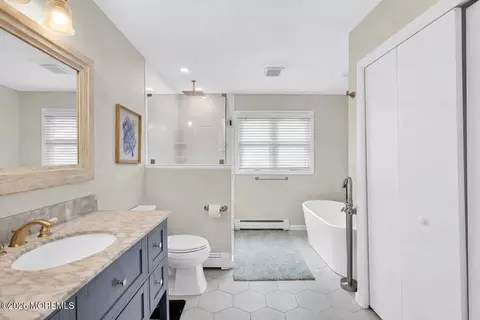 Bath - 608 Cedarcrest Dr, Brielle, NJ 08730 photo 2 of 5