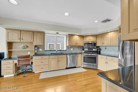 Kitchen - 608 Cedarcrest Dr, Brielle, NJ 08730 photo 2 of 2