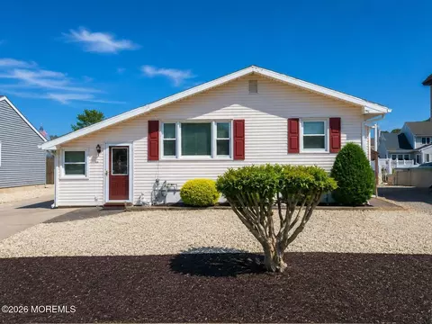905 Montauk Dr, Forked River, NJ 08731