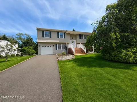 108 Lonny Ct, Toms River, NJ 08753