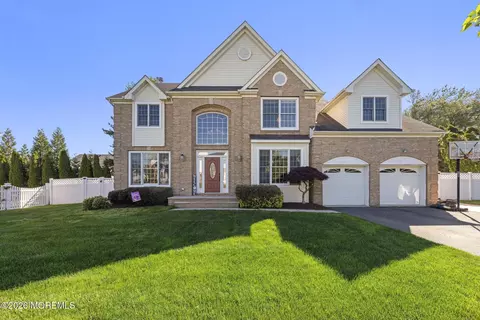 19 Jackson Cir, Asbury Park, NJ 07712