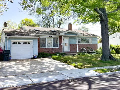 2 Garden Ter, Hazlet, NJ 07730