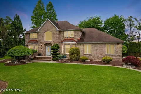 5 Martin Ct, Manalapan, NJ 07726
