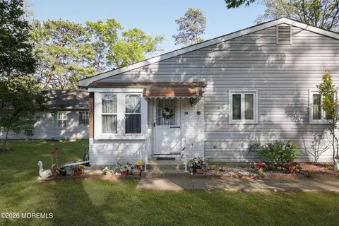 3 Swift Cir #D, Whiting, NJ 08759