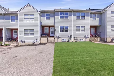 7 Branchwood Dr, Lakewood, NJ 08701