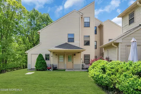 408 Larkspur Ln, Jackson, NJ 08527