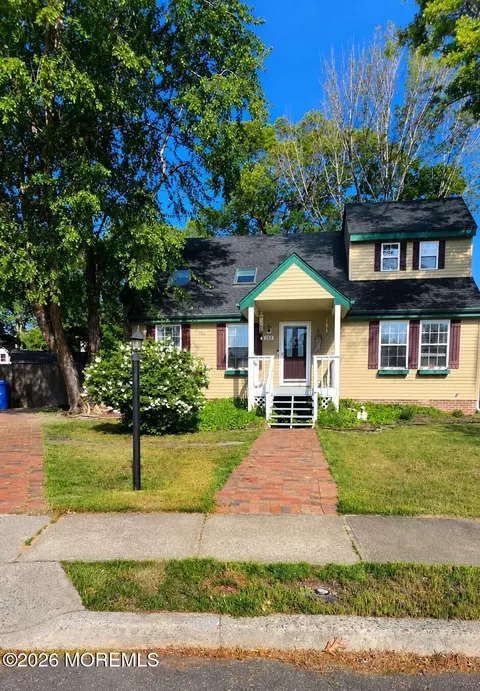 352 Cedar Dr, Manahawkin, NJ 08050
