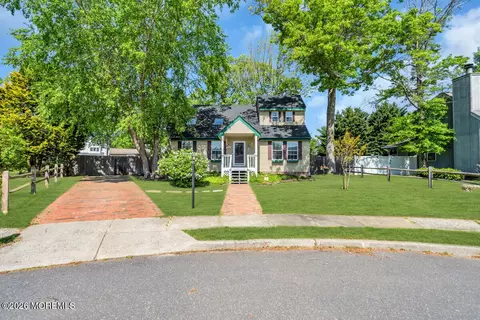 352 Cedar Dr, Manahawkin, NJ 08050