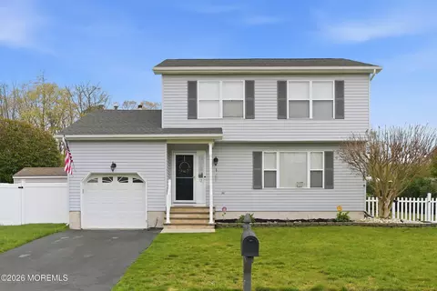 32 Bronia St, Howell, NJ 07731