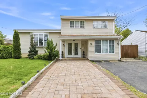 87 Woodview Dr, Old Bridge, NJ 08857