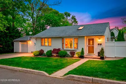 12 Ann Ct, Hazlet, NJ 07730
