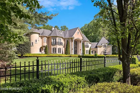 12 Raintree Ct, Holmdel, NJ 07733