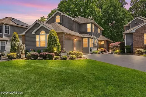 42 Fairway Blvd, Monroe, NJ 08831