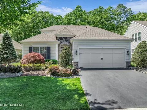 80 E Bosworth Blvd, Farmingdale, NJ 07727