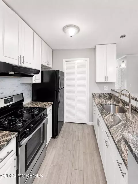 1313 Waters Edge Dr, Toms River, NJ 08753