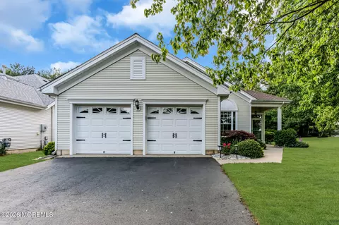 1 Golden Seasons Dr, Lakewood, NJ 08701