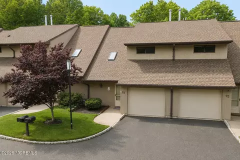 92 Wigwam Ln, Tinton Falls, NJ 07724