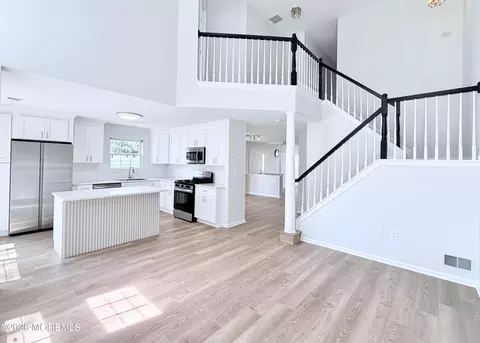 1 Whitemarsh Dr, Manalapan, NJ 07726