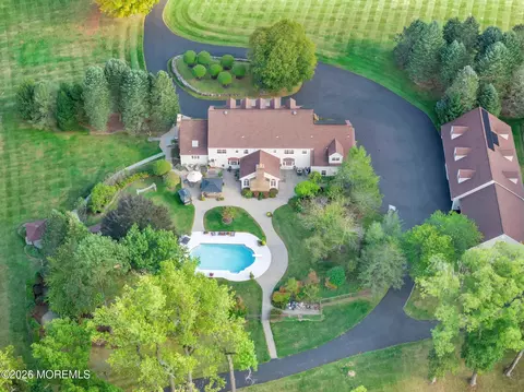 37 Pequest Rd, Green, NJ 07821