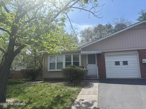 40 Franklin Ln #A, Whiting, NJ 08759