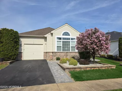 7 Marnier Ct, Manchester, NJ 08759