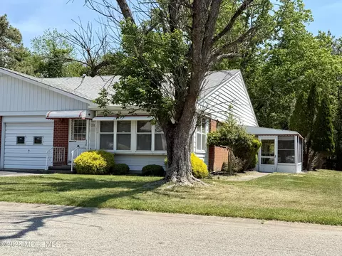 16 Franklin Ln #B, Whiting, NJ 08759