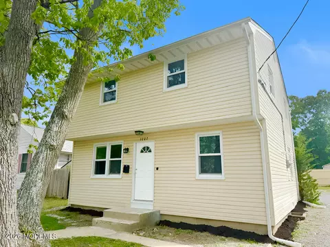 3202 Herbertsville Rd, Point Pleasant, NJ 08742