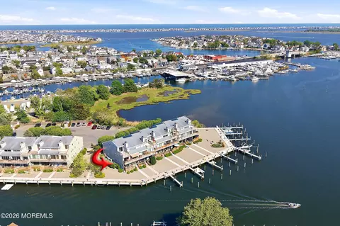 41 Hidden Harbor Dr, Point Pleasant, NJ 08742