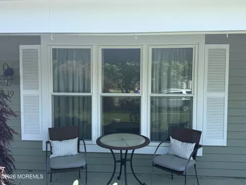 39 Sandhurst St, Manchester, NJ 08759