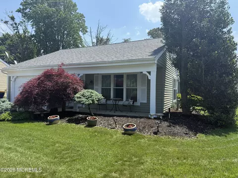 39 Sandhurst St, Manchester, NJ 08759