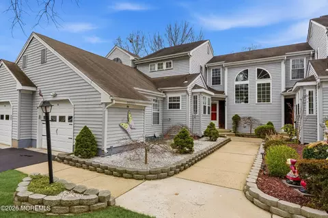 1 Cambridge Dr # C, Monroe, NJ 08831