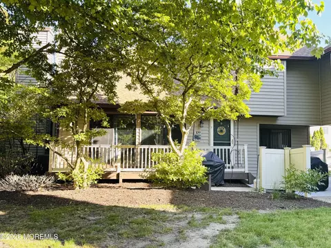109 Cotswold Cir #2, Ocean, NJ 07712