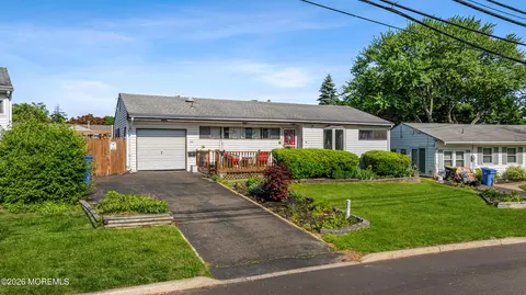 23 Villanova Rd, Parlin, NJ 08859