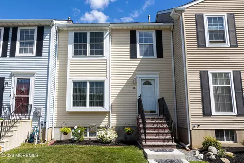 18 Pero Ct, Sayreville, NJ 08872